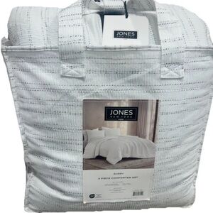 Jones New York Black and White Queen All Season Comforter Set 90”x90” Soft